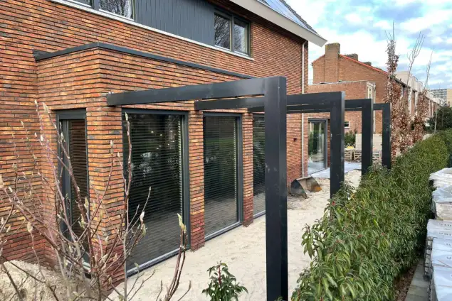images/0000nieuws/2023/1-pim-noodermeer-amstelveen/moderne-luxe-tuin-aanleggen-amstelveen-rotterdam-breda-635x424-2b8