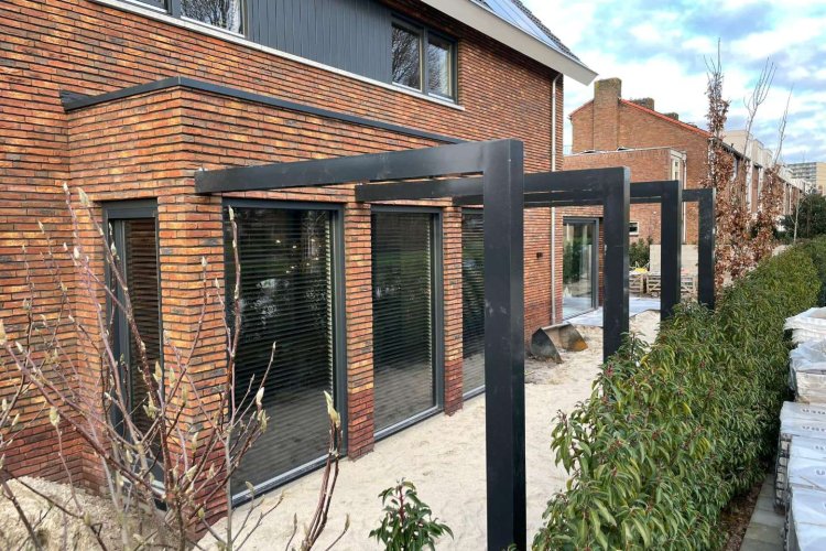 images/0000nieuws/2023/1-pim-noodermeer-amstelveen/moderne-luxe-tuin-aanleggen-amstelveen-rotterdam-breda-750x500-e7a