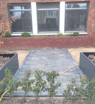 images/0000nieuws/2023/1-pim-noodermeer-amstelveen/tuin-aanleggen-amstelveen-keramische-tegels1-390x424-581
