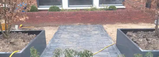 images/0000nieuws/2023/1-pim-noodermeer-amstelveen/tuin-aanleggen-amstelveen-keramische-tegels1-550x197-bc2