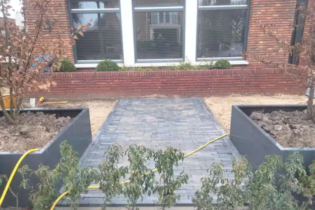 images/0000nieuws/2023/1-pim-noodermeer-amstelveen/tuin-aanleggen-amstelveen-keramische-tegels1-635x424-244