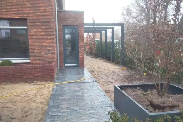 images/0000nieuws/2023/1-pim-noodermeer-amstelveen/tuin-aanleggen-amstelveen-keramische-tegels2-635x424-ed0