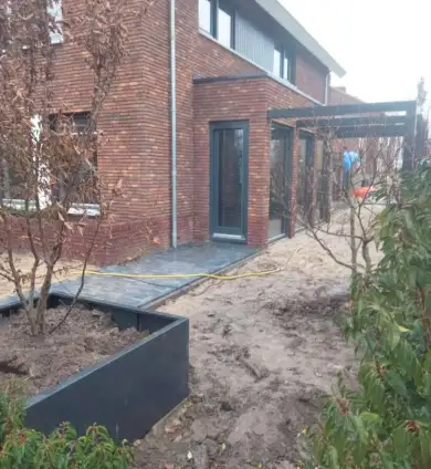 images/0000nieuws/2023/1-pim-noodermeer-amstelveen/tuin-aanleggen-amstelveen-keramische-tegels3-390x424-a37