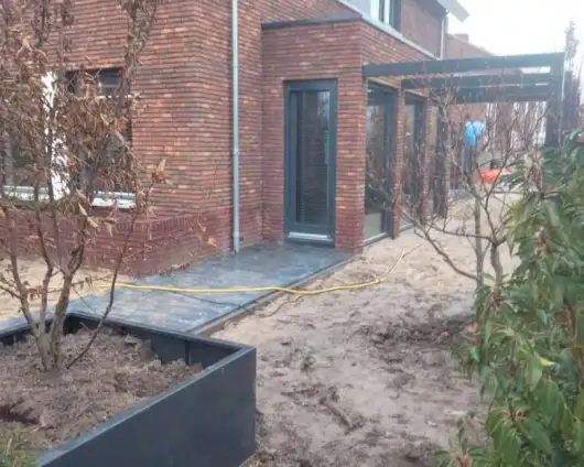 images/0000nieuws/2023/1-pim-noodermeer-amstelveen/tuin-aanleggen-amstelveen-keramische-tegels3-530x424-d76
