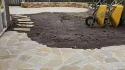 images/0000nieuws/2023/10-flagstone-terras-aanleggen-eindhoven/flagstone-leggen-terras-yellow-brasil-eindhoven-257x145-d25