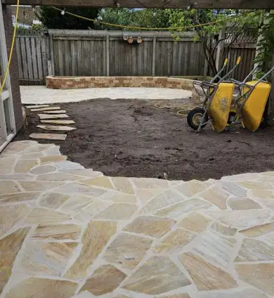 images/0000nieuws/2023/10-flagstone-terras-aanleggen-eindhoven/flagstone-leggen-terras-yellow-brasil-eindhoven-390x424-4a9