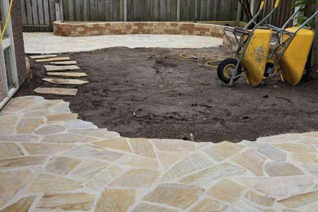 flagstone leggen terras yellow brasil  eindhoven tuinmuurtje pilestone 2