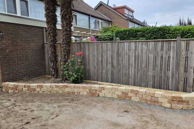 flagstone leggen terras yellow brasil  eindhoven tuinmuurtje pilestone 2