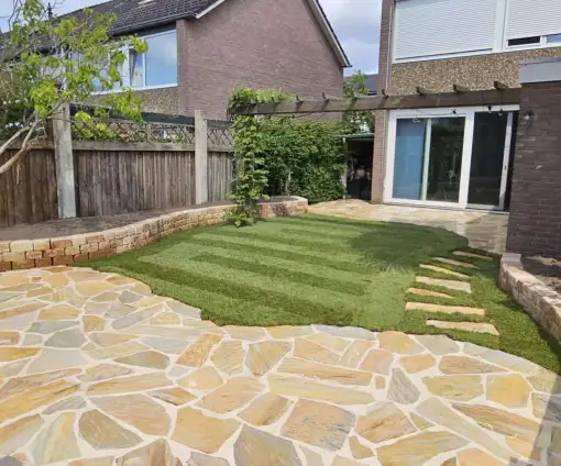 images/0000nieuws/2023/10-flagstone-terras-aanleggen-eindhoven/flagstone-leggen-terras-yellow-brasil-eindhoven-tuinmuurtje-pilestone-2-510x424-436