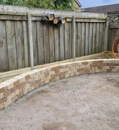 images/0000nieuws/2023/10-flagstone-terras-aanleggen-eindhoven/flagstone-leggen-terras-yellow-brasil-eindhoven-tuinmuurtje-pilestone-390x424-5a6