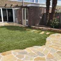 images/0000nieuws/2023/10-flagstone-terras-aanleggen-eindhoven/flagstone-leggen-terras-yellow-brasil-eindhoven-tuinmuurtje-pilestone-4-200x200-a46