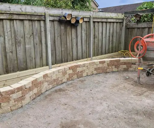 images/0000nieuws/2023/10-flagstone-terras-aanleggen-eindhoven/flagstone-leggen-terras-yellow-brasil-eindhoven-tuinmuurtje-pilestone-510x424-570