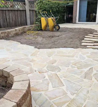 images/0000nieuws/2023/10-flagstone-terras-aanleggen-eindhoven/flagstone-leggen-terras-yellow-brasil-eindhoven1-390x424-5e9