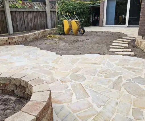 images/0000nieuws/2023/10-flagstone-terras-aanleggen-eindhoven/flagstone-leggen-terras-yellow-brasil-eindhoven1-510x424-525