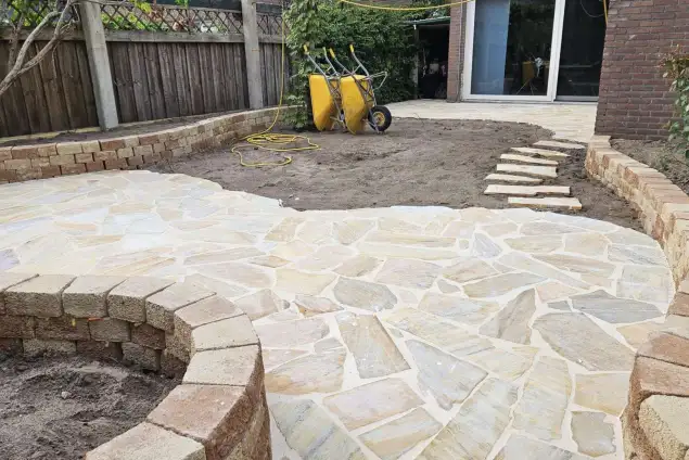 images/0000nieuws/2023/10-flagstone-terras-aanleggen-eindhoven/flagstone-leggen-terras-yellow-brasil-eindhoven1-635x424-5d0