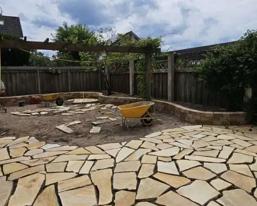 images/0000nieuws/2023/10-flagstone-terras-aanleggen-eindhoven/flagstone-leggen-terras-yellow-brasil-eindhoven4-530x424-c4f