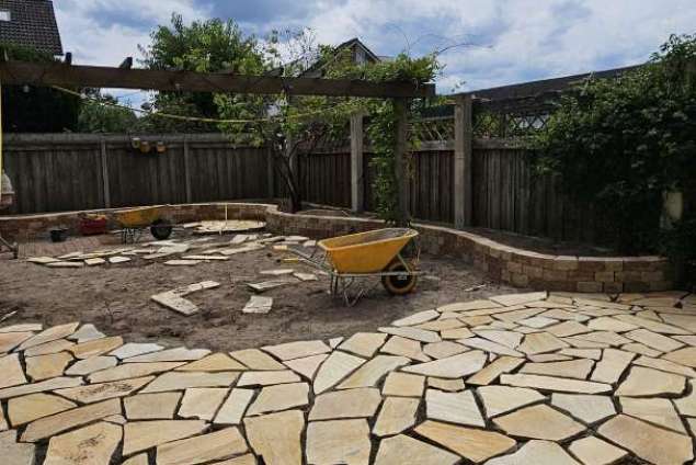 flagstone leggen terras yellow brasil  eindhoven tuinmuurtje pilestone 2