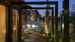 images/0000nieuws/2023/5-tuin-aanleggen-pim-noordermeer/breda-moderne-tuin-aanleggen-sfeer-verlichting-in-lite-outdoor-lighting-257x145-972