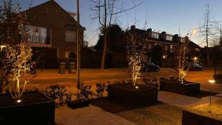 tuin aanleggen Amstelveen hoveniers bedrijf keramische tegels natuursteen klinkkers tuinontwerp aluminium planten bakken 