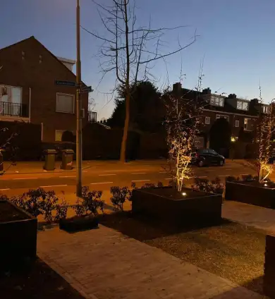 images/0000nieuws/2023/5-tuin-aanleggen-pim-noordermeer/breda-moderne-tuin-aanleggen-sfeer-verlichting-in-lite-outdoor-lighting-eindhoven-390x424-b27