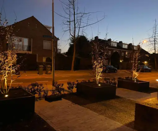 images/0000nieuws/2023/5-tuin-aanleggen-pim-noordermeer/breda-moderne-tuin-aanleggen-sfeer-verlichting-in-lite-outdoor-lighting-eindhoven-510x424-e15