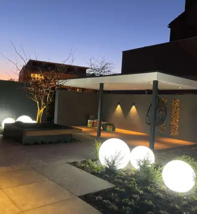 images/0000nieuws/2023/5-tuin-aanleggen-pim-noordermeer/breda-moderne-tuin-aanleggen-sfeer-verlichting-in-lite-outdoor-lighting-vught-390x424-c59
