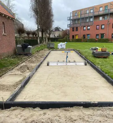 images/0000nieuws/2024/1-jou-de-boule-baan/jeu-de-boules-aanleggen-welke-kosten-breda8-390x424-cde