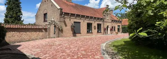 images/0000nieuws/2024/jaap-wouewse-plantage/aanleggen-tuin-met-gebakken-klikkers-roosendaal-wouwse-plantage-550x197-e8c