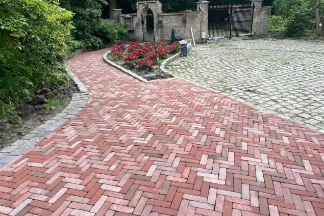 images/0000nieuws/2024/jaap-wouewse-plantage/aanleggen-tuin-met-gebakken-klikkers-roosendaal-wouwse-plantage2-635x424-18a