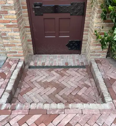 images/0000nieuws/2024/jaap-wouewse-plantage/aanleggen-tuin-met-gebakken-klikkers-roosendaal-wouwse-plantage3-390x424-c2f