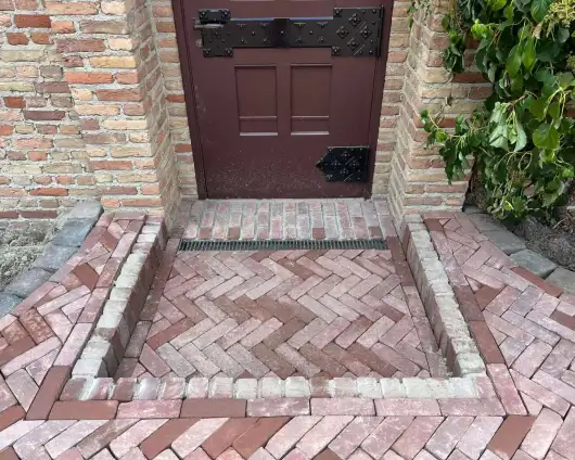 images/0000nieuws/2024/jaap-wouewse-plantage/aanleggen-tuin-met-gebakken-klikkers-roosendaal-wouwse-plantage3-530x424-28c