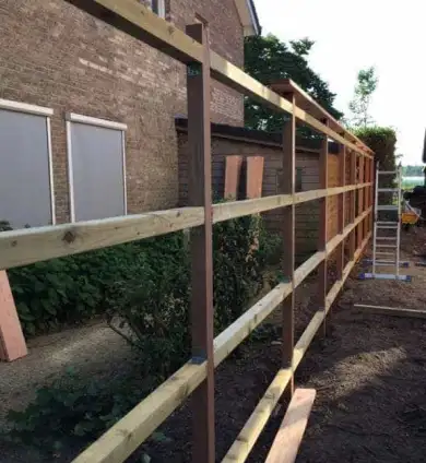 images/001-tuinaanleg-ettenleur/Douglas-schutting-zetten/Douglas-schutting-zetten-Eindhoven-390x424-7bc