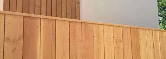 images/001-tuinaanleg-ettenleur/Douglas-schutting-zetten/Moderne-schutting-van-Douglas-planken-550x197-6ed