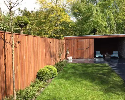 images/001-tuinaanleg-ettenleur/breda/Hardhouten-moderne-schutting-breda-530x424-0bd