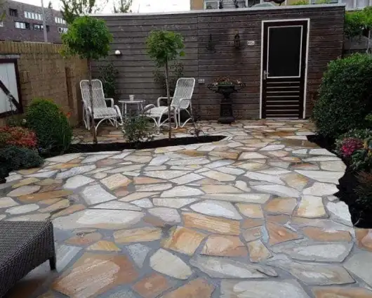 images/001-tuinaanleg-ettenleur/flagstonevloer/1-flagstone-vloer-laten-leggen-530x424-274