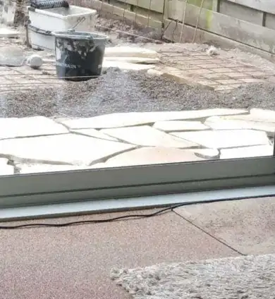 images/001-tuinaanleg-ettenleur/flagstonevloer/3-flagstone-buiten-laten-leggen-390x424-c71