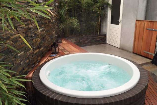 hottube wellness tuin aanleggen