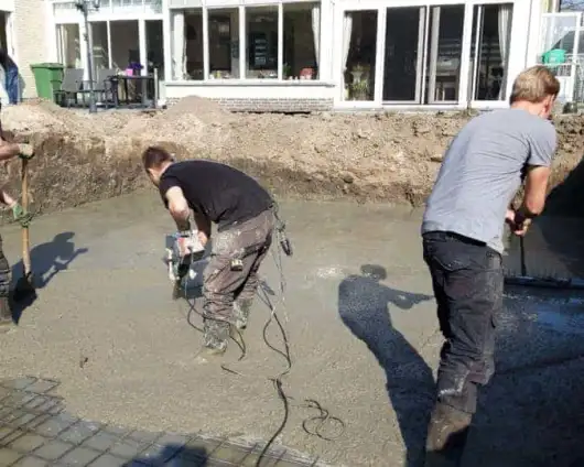 images/001-tuinaanleg-ettenleur/koivijver/welke-vakman-maakt-koivijvers(1)-530x424-b5b