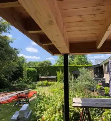 images/001-tuinaanleg-ettenleur/lies-sintmichelgestel/tuinoverkapping-maken-met-stalen-palen-390x424-fa3