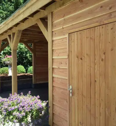 images/001-tuinaanleg-ettenleur/maatwerk-tuinoverkapping/1-tuinoverkapping-van-geschaafd-douglas-hout-390x424-fa3