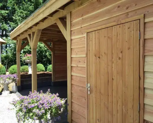 images/001-tuinaanleg-ettenleur/maatwerk-tuinoverkapping/1-tuinoverkapping-van-geschaafd-douglas-hout-530x424-b5b