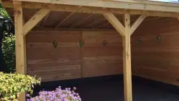 images/001-tuinaanleg-ettenleur/maatwerk-tuinoverkapping/12-Tuinoverkapping-maatwerk-met-natuursten-rand-Rosmalen-257x145-9e6
