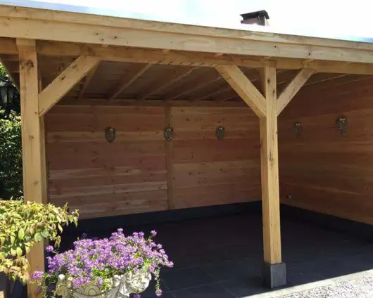 images/001-tuinaanleg-ettenleur/maatwerk-tuinoverkapping/12-Tuinoverkapping-maatwerk-met-natuursten-rand-Rosmalen-530x424-b5b