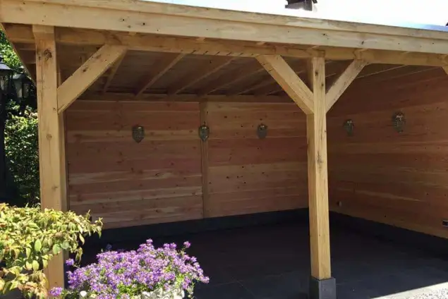 images/001-tuinaanleg-ettenleur/maatwerk-tuinoverkapping/12-Tuinoverkapping-maatwerk-met-natuursten-rand-Rosmalen-635x424-9f7
