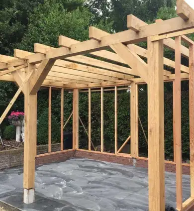images/001-tuinaanleg-ettenleur/maatwerk-tuinoverkapping/14-Tuinoverkapping-maatwerk-Douglas-tuinhout-Utrecht-390x424-fa3