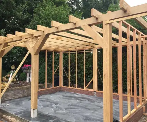 images/001-tuinaanleg-ettenleur/maatwerk-tuinoverkapping/14-Tuinoverkapping-maatwerk-Douglas-tuinhout-Utrecht-510x424-686