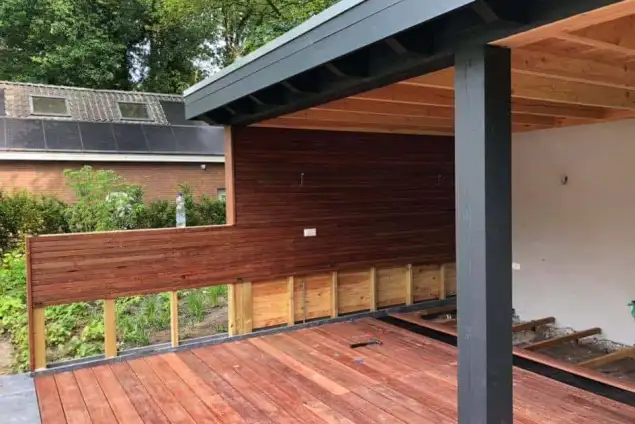 images/001-tuinaanleg-ettenleur/poolhouse-2-juli-2019/welke-vakman-luxe-tuinoverkapping-635x424-a73