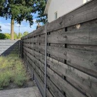 images/001-tuinaanleg-ettenleur/schutting-van-douglas-planken/Waar-koop-je-zwarte-douglas-schutting-delen-van-20-cm-breed-Breda-200x200-42d
