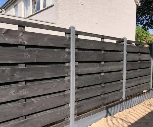 images/001-tuinaanleg-ettenleur/schutting-van-douglas-planken/plaatsen-van-douglas-schutting-zwarte-kleur-Tilburg-510x424-f86