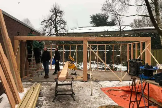 images/001-tuinaanleg-ettenleur/tuinschuur-oss/welke-vakman-heeft-tijd-om-een-maatwerk-tuinschuur-te-maken-oss-douglashout-635x424-8e8